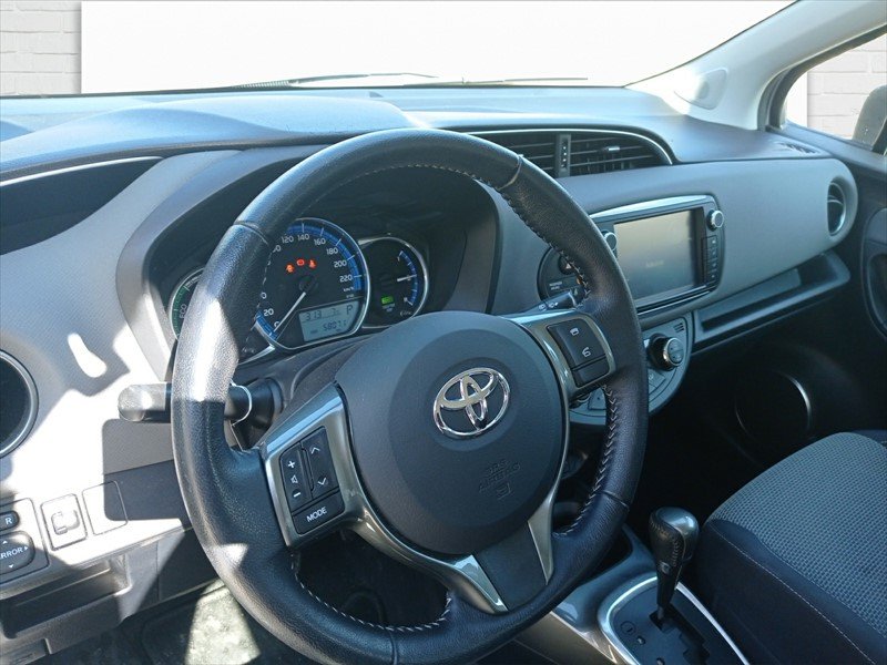 TOYOTA Yaris 1.5 VVT-i HSD Luna, Voll-Hybrid Benzin/Elektro, Occasion / Gebraucht, Automatik - 6
