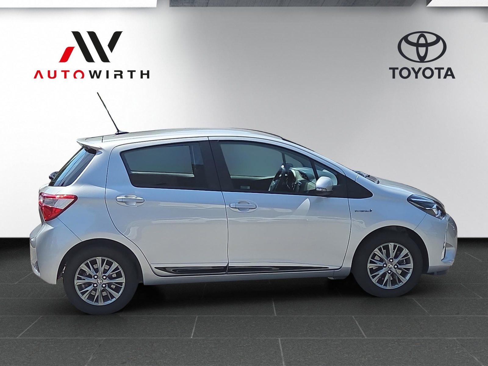 TOYOTA Yaris 1.5 VVT-i HSD Trend, Full-Hybrid Petrol/Electric, Second hand / Used, Automatic - 4