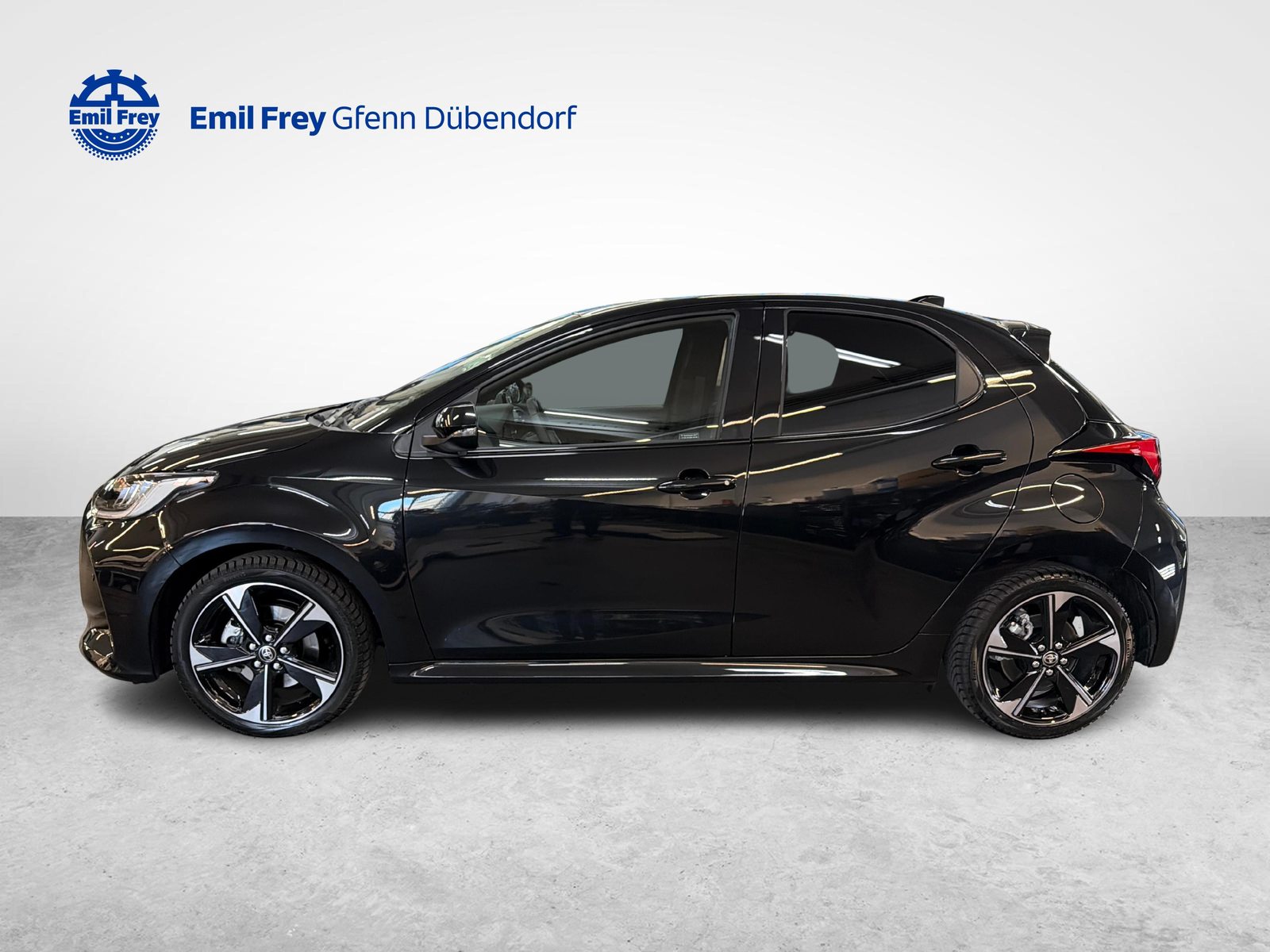 TOYOTA Yaris 1.5 VVT-i HSD Premium, Full-Hybrid Petrol/Electric, Second hand / Used, Automatic - 2