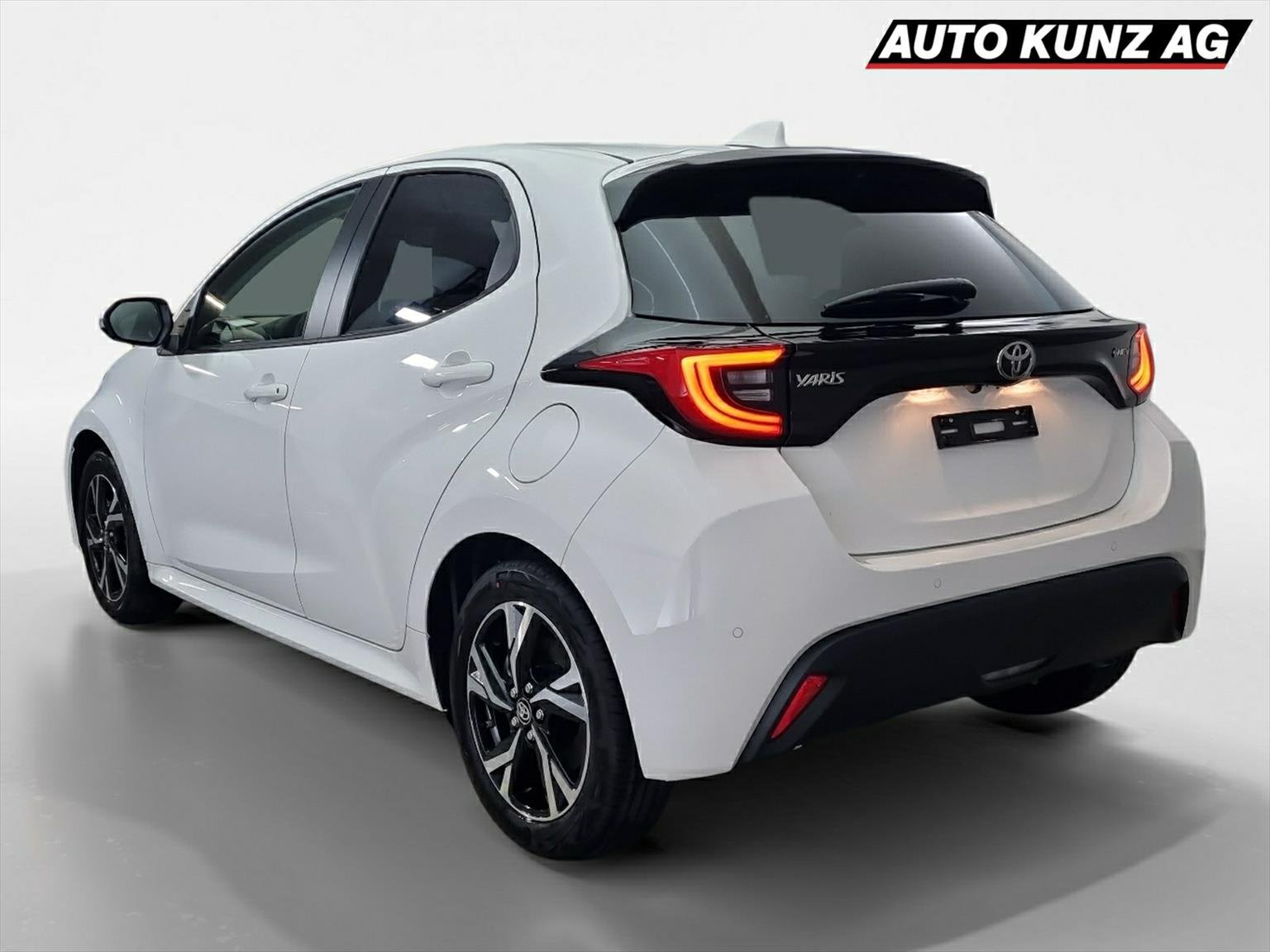 TOYOTA Yaris 1.5 Hybrid e-CVT Trend, Occasion / Gebraucht, Automatik - 2