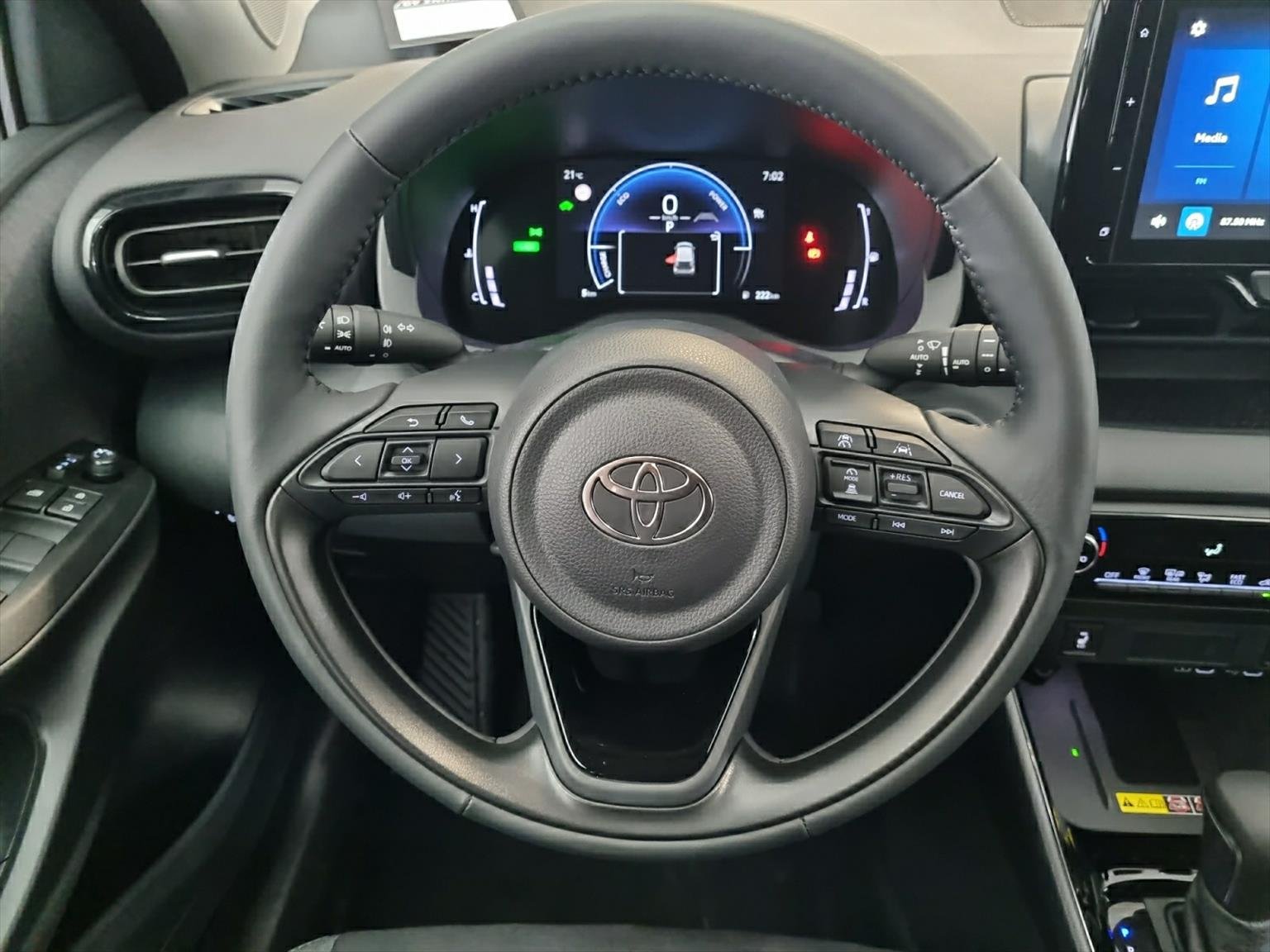 TOYOTA Yaris 1.5 Hybrid e-CVT Trend, Occasion / Gebraucht, Automatik - 7