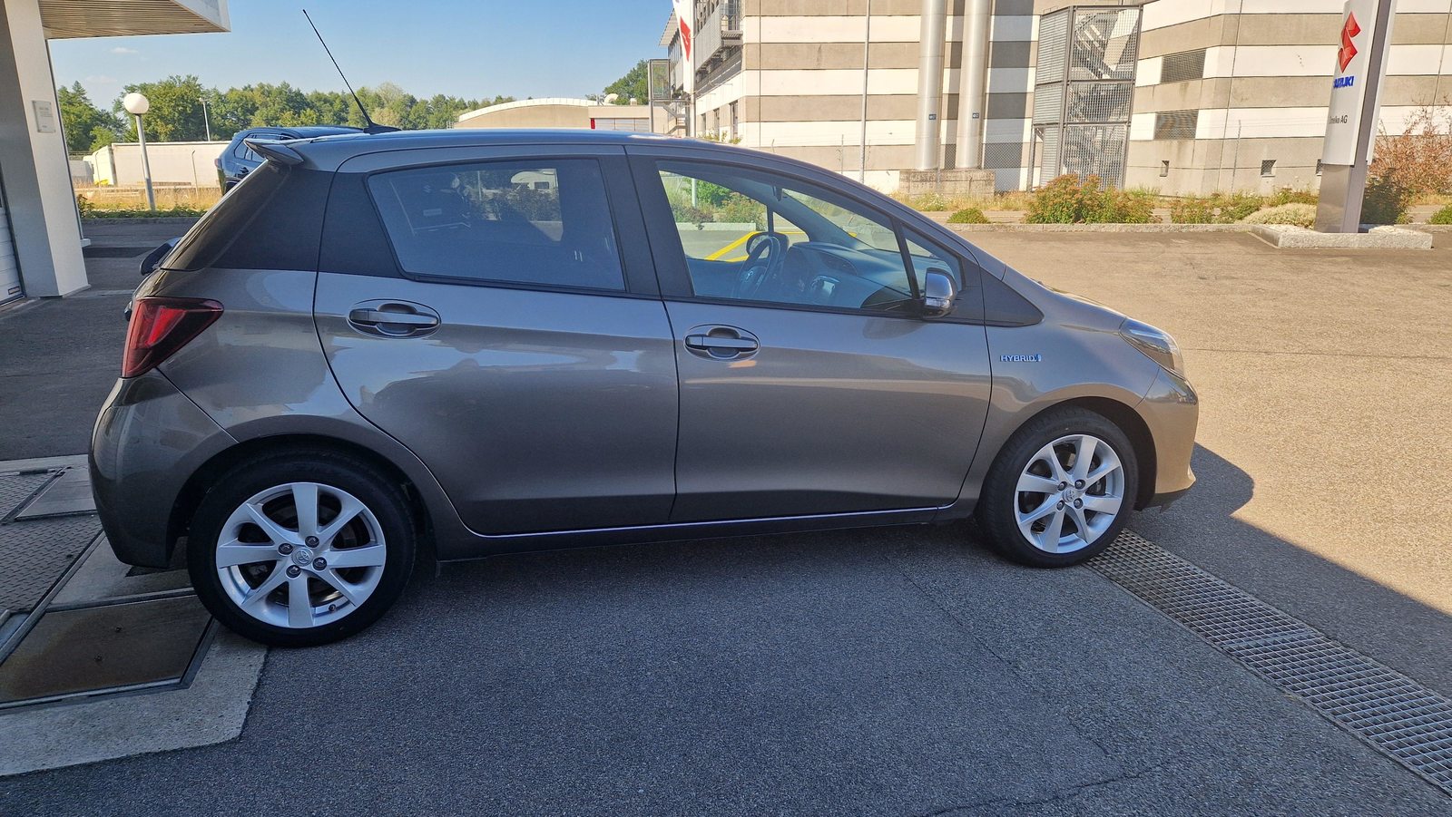 TOYOTA Yaris 1.5 VVT-i HSD Trend, Hybride Intégral Essence/Électricité, Occasion / Utilisé, Automatique - 2