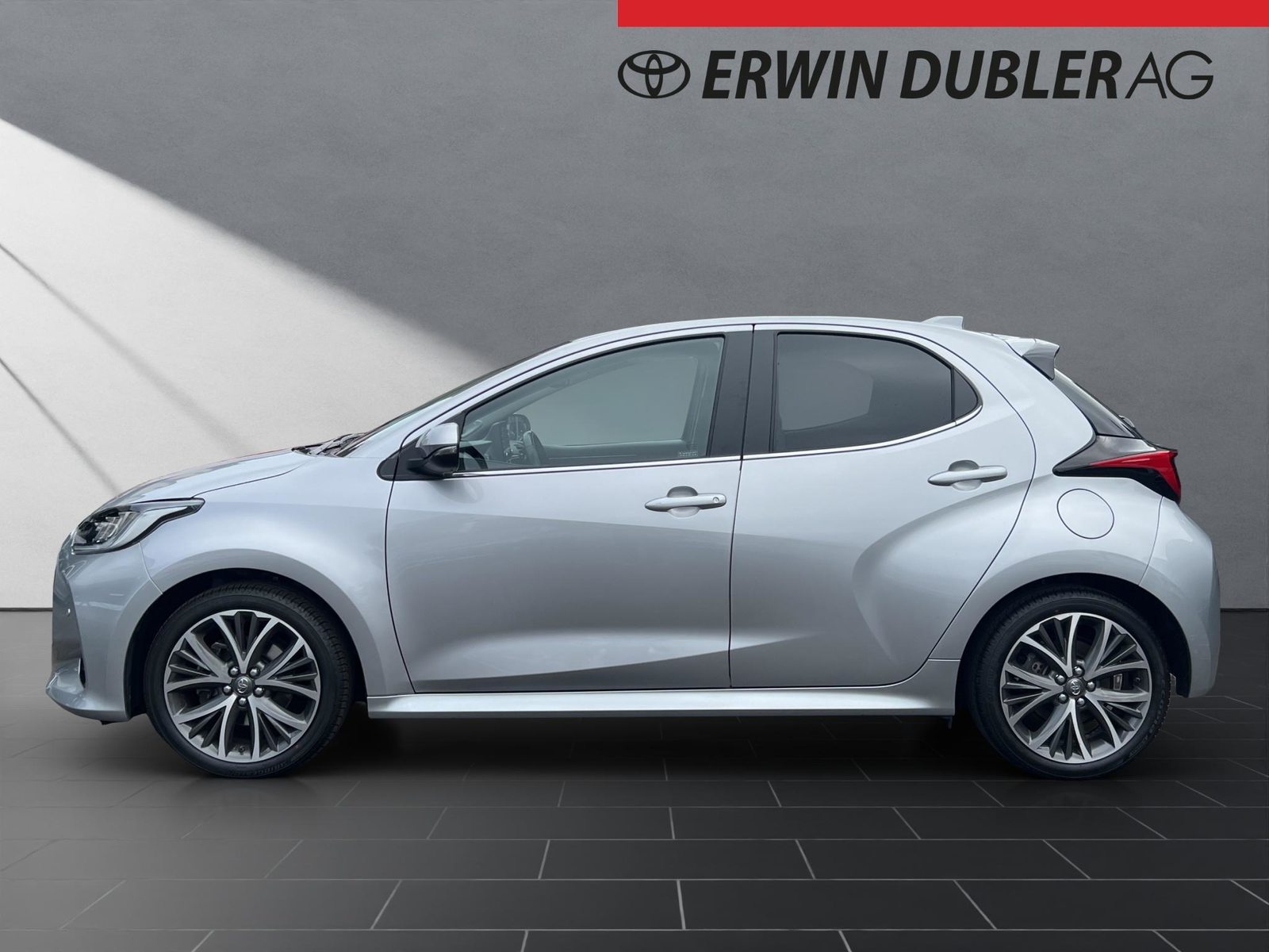 TOYOTA Yaris 1.5 VVT-i HSD Premium, Hybride Intégral Essence/Électricité, Occasion / Utilisé, Automatique - 2
