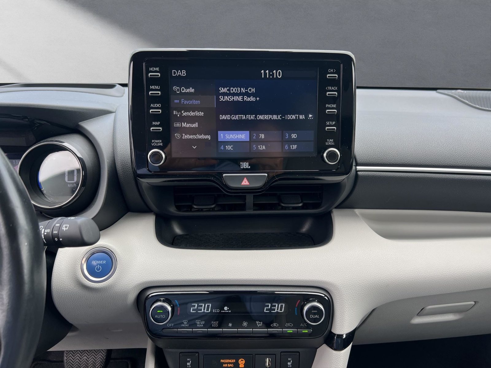 TOYOTA Yaris 1.5 VVT-i HSD Premium, Hybride Intégral Essence/Électricité, Occasion / Utilisé, Automatique - 5