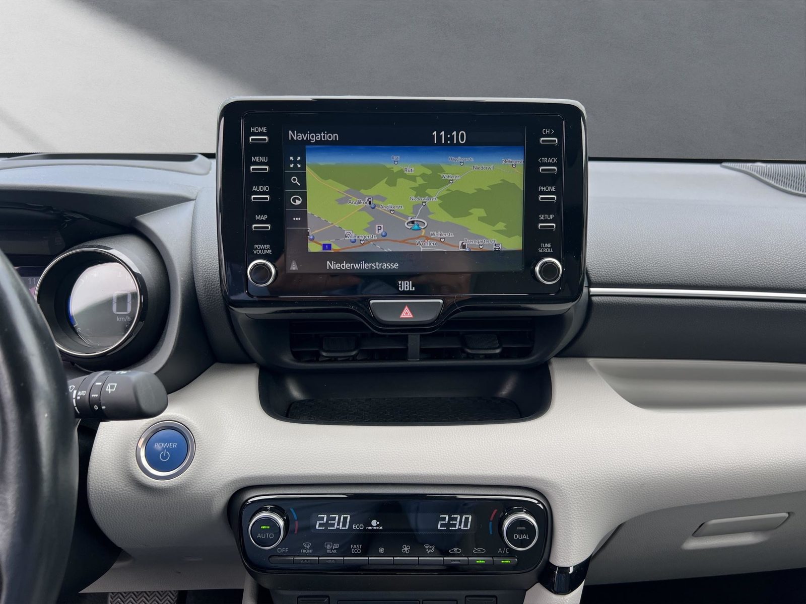 TOYOTA Yaris 1.5 VVT-i HSD Premium, Hybride Intégral Essence/Électricité, Occasion / Utilisé, Automatique - 6