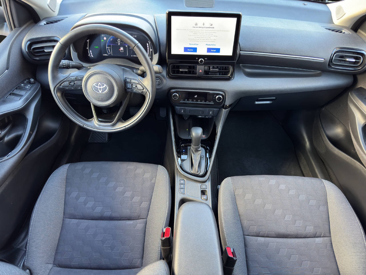 TOYOTA Yaris 1.5 VVT-i HSD Trend, Hybride Intégral Essence/Électricité, Occasion / Utilisé, Automatique - 6