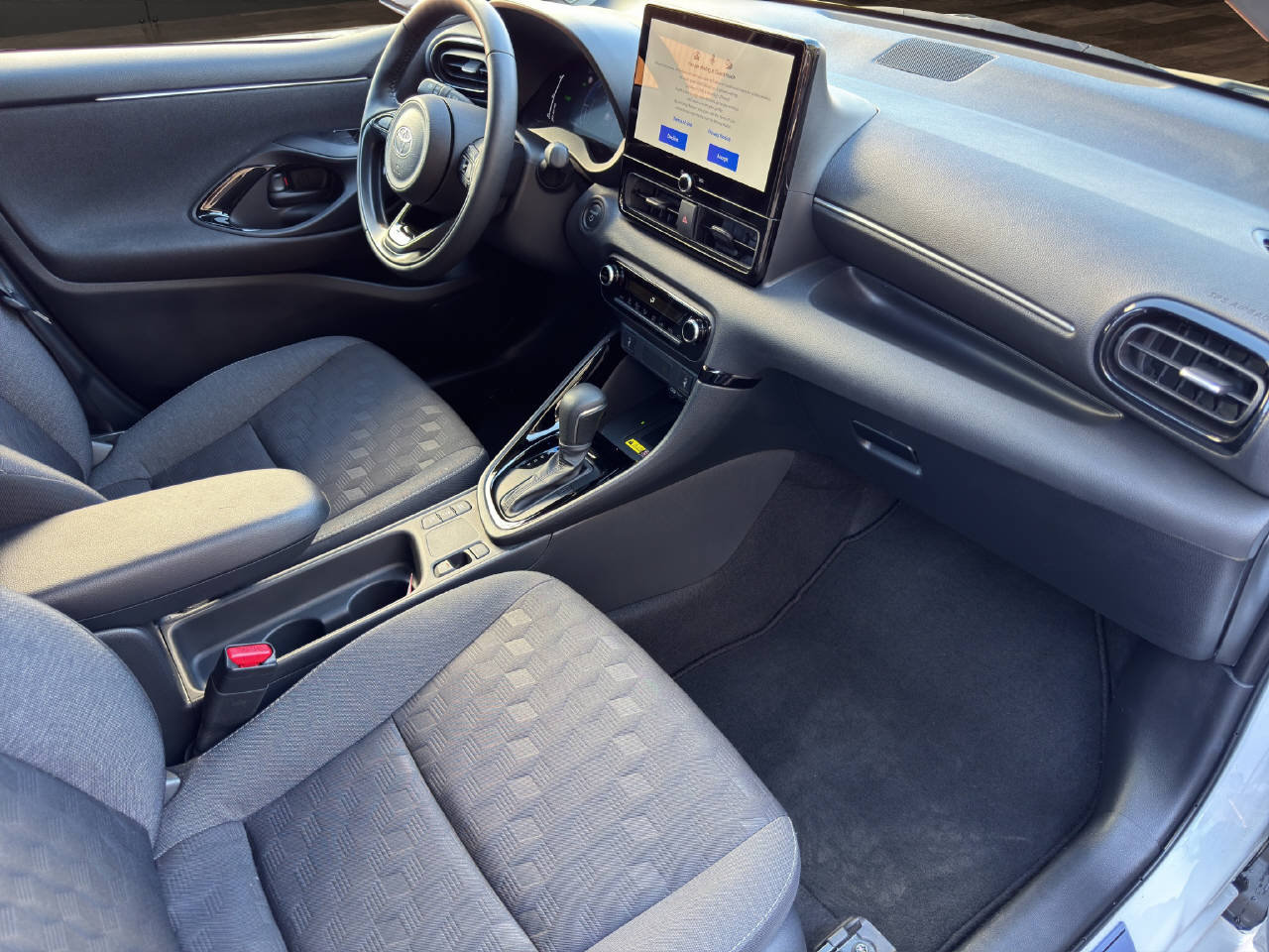 TOYOTA Yaris 1.5 VVT-i HSD Trend, Hybride Intégral Essence/Électricité, Occasion / Utilisé, Automatique - 7
