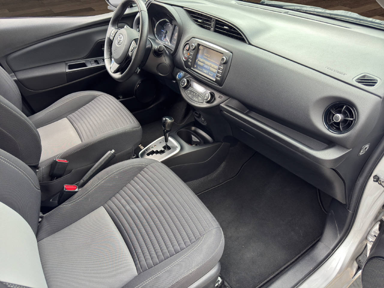 TOYOTA Yaris 1.5 VVT-i HSD Trend, Hybride Intégral Essence/Électricité, Occasion / Utilisé, Automatique - 7