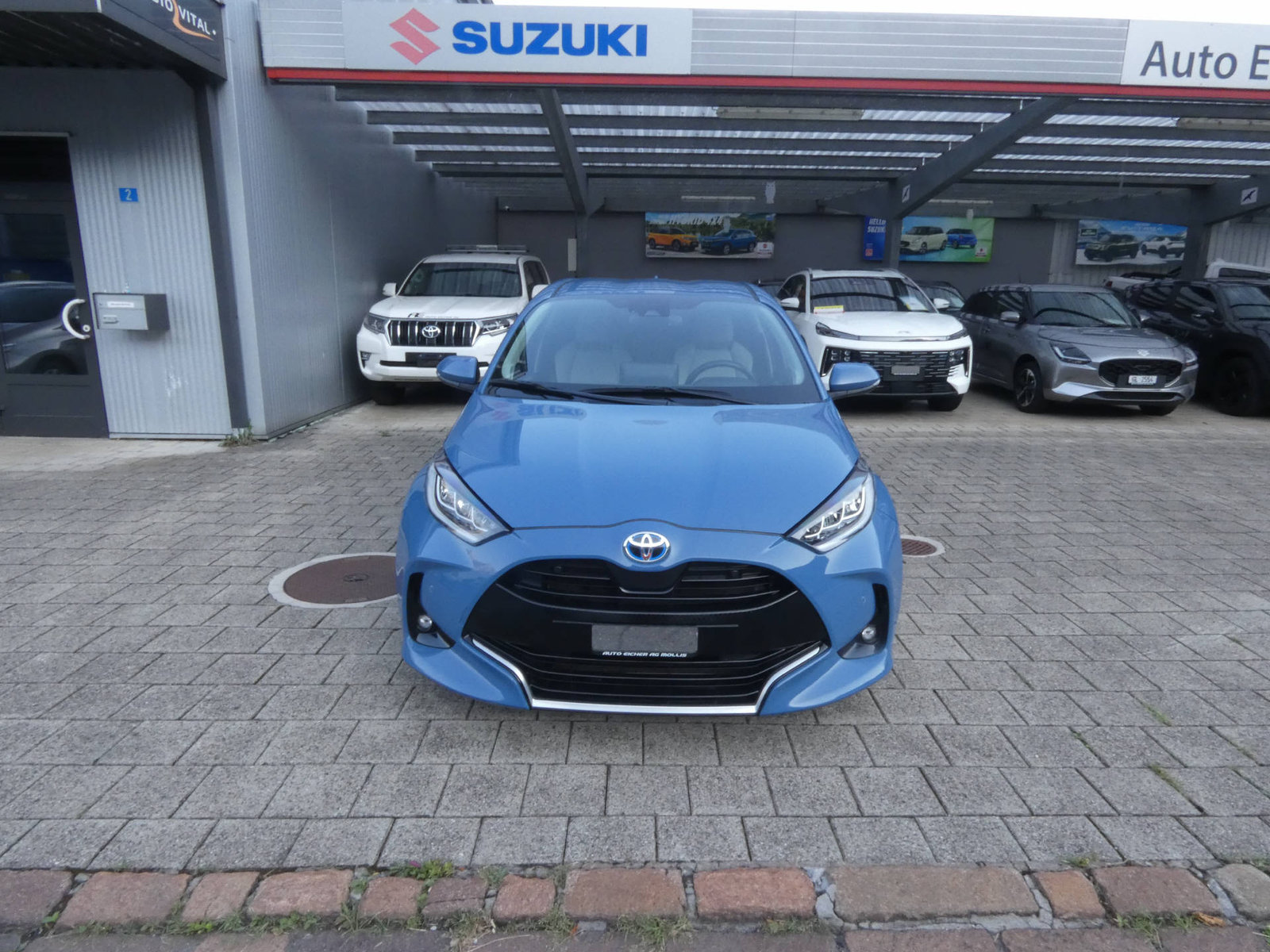 TOYOTA Yaris 1.5 VVT-i HSD Premium, Voll-Hybrid Benzin/Elektro, Occasion / Gebraucht, Automatik - 2