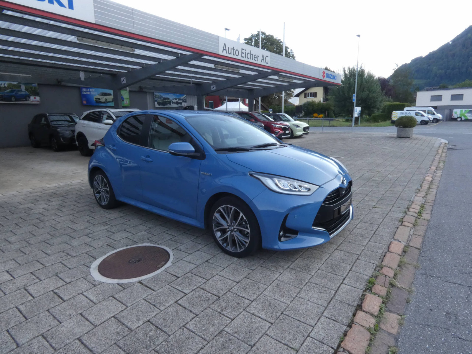 TOYOTA Yaris 1.5 VVT-i HSD Premium, Voll-Hybrid Benzin/Elektro, Occasion / Gebraucht, Automatik - 3