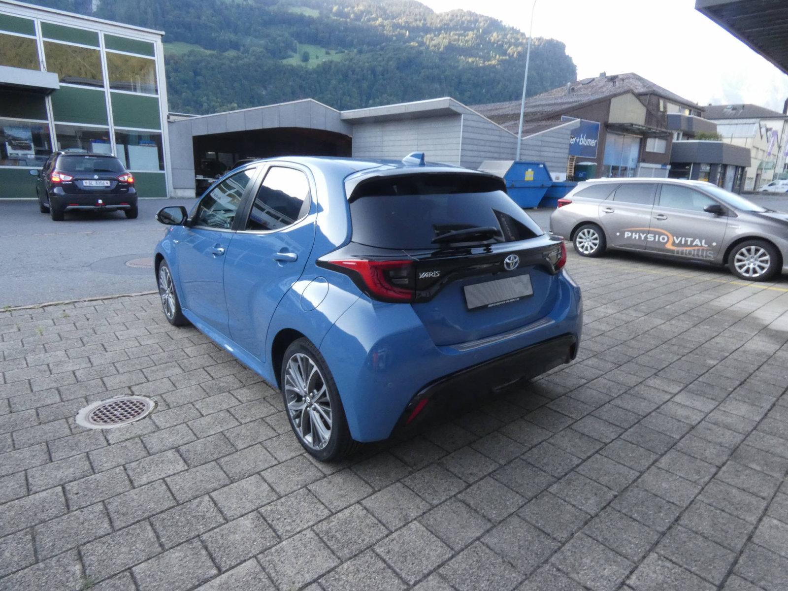 TOYOTA Yaris 1.5 VVT-i HSD Premium, Voll-Hybrid Benzin/Elektro, Occasion / Gebraucht, Automatik - 6
