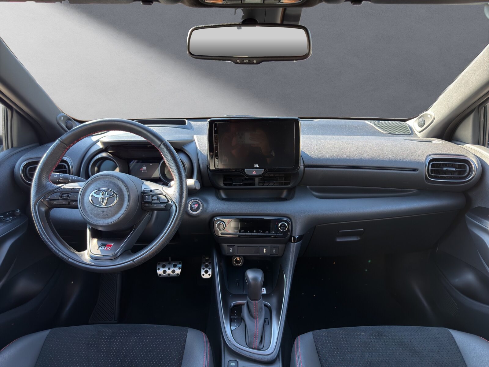 TOYOTA Yaris 1.5 VVT-i HSD GR Sport, Full-Hybrid Petrol/Electric, Second hand / Used, Automatic - 4