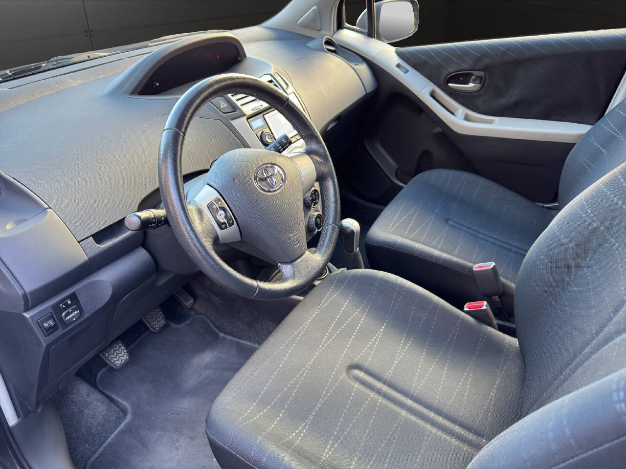 TOYOTA Yaris 1.3i Linea Luna, Benzin, Occasion / Gebraucht, Handschaltung - 5