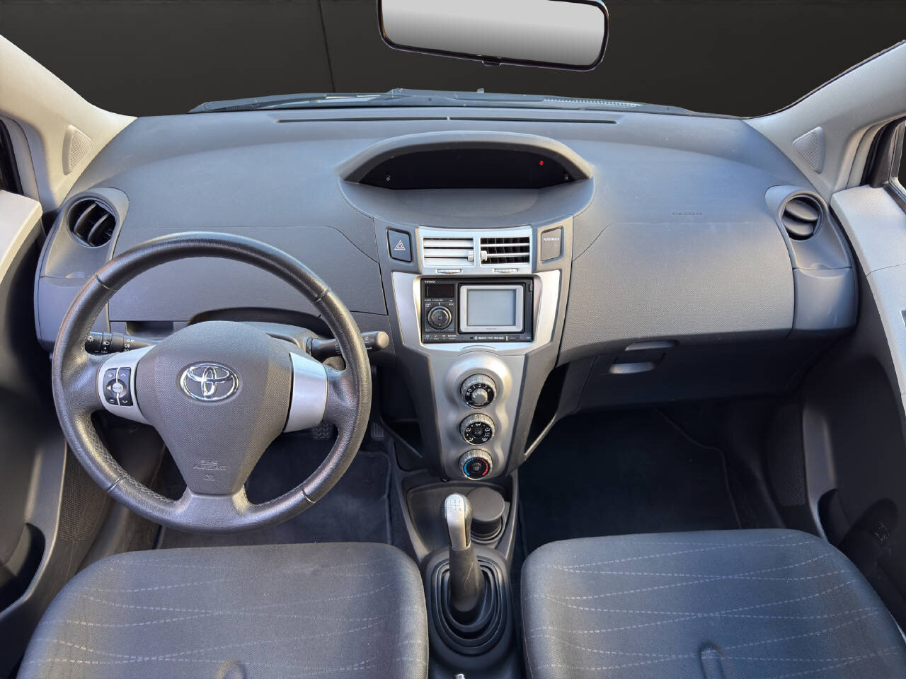 TOYOTA Yaris 1.3i Linea Luna, Benzin, Occasion / Gebraucht, Handschaltung - 6