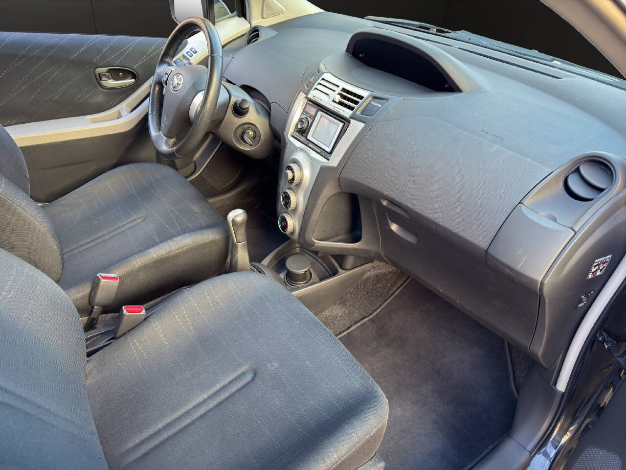 TOYOTA Yaris 1.3i Linea Luna, Benzin, Occasion / Gebraucht, Handschaltung - 7