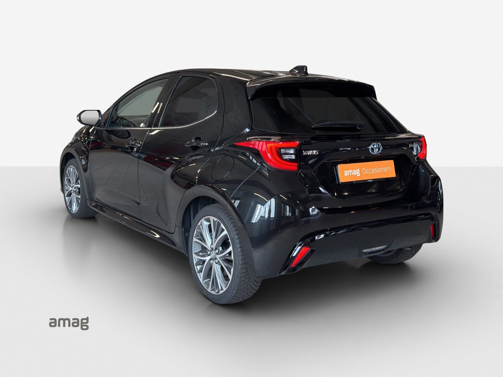 TOYOTA Yaris 1.5 Premium e-CVT, Benzin, Occasion / Gebraucht, Automatik - 3