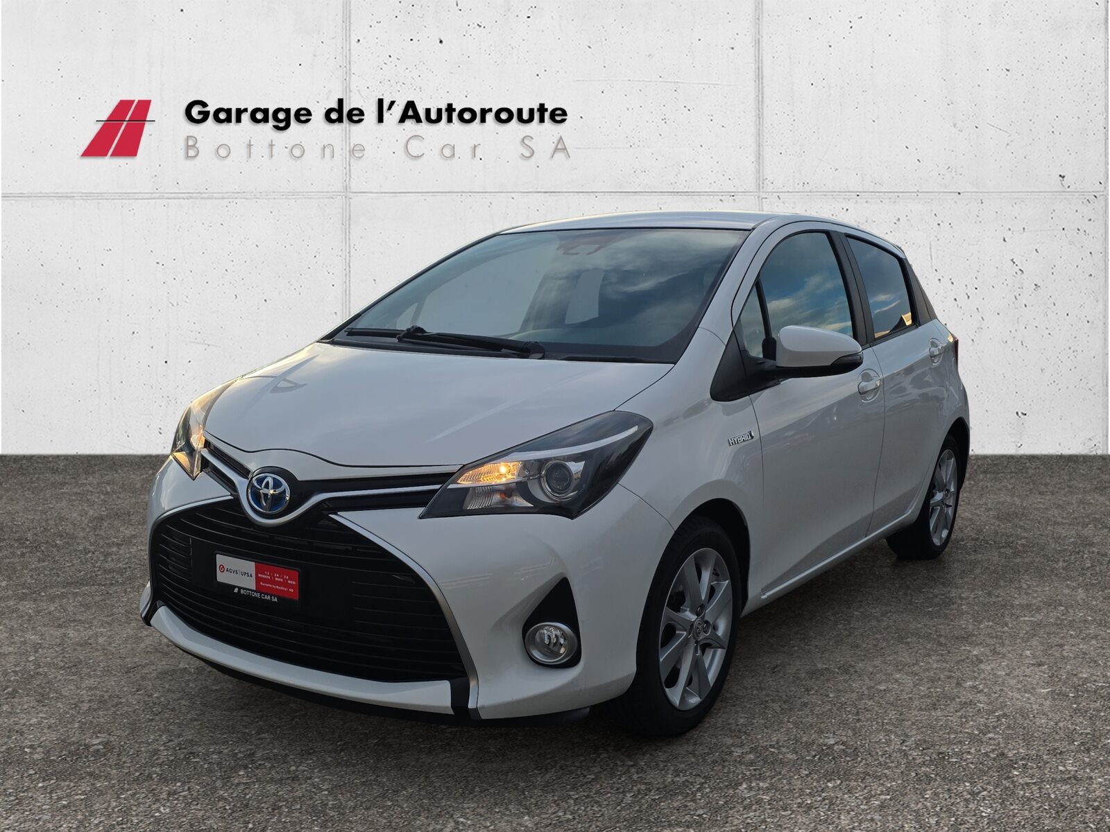 TOYOTA Yaris 1.5 VVT-i HSD Trend