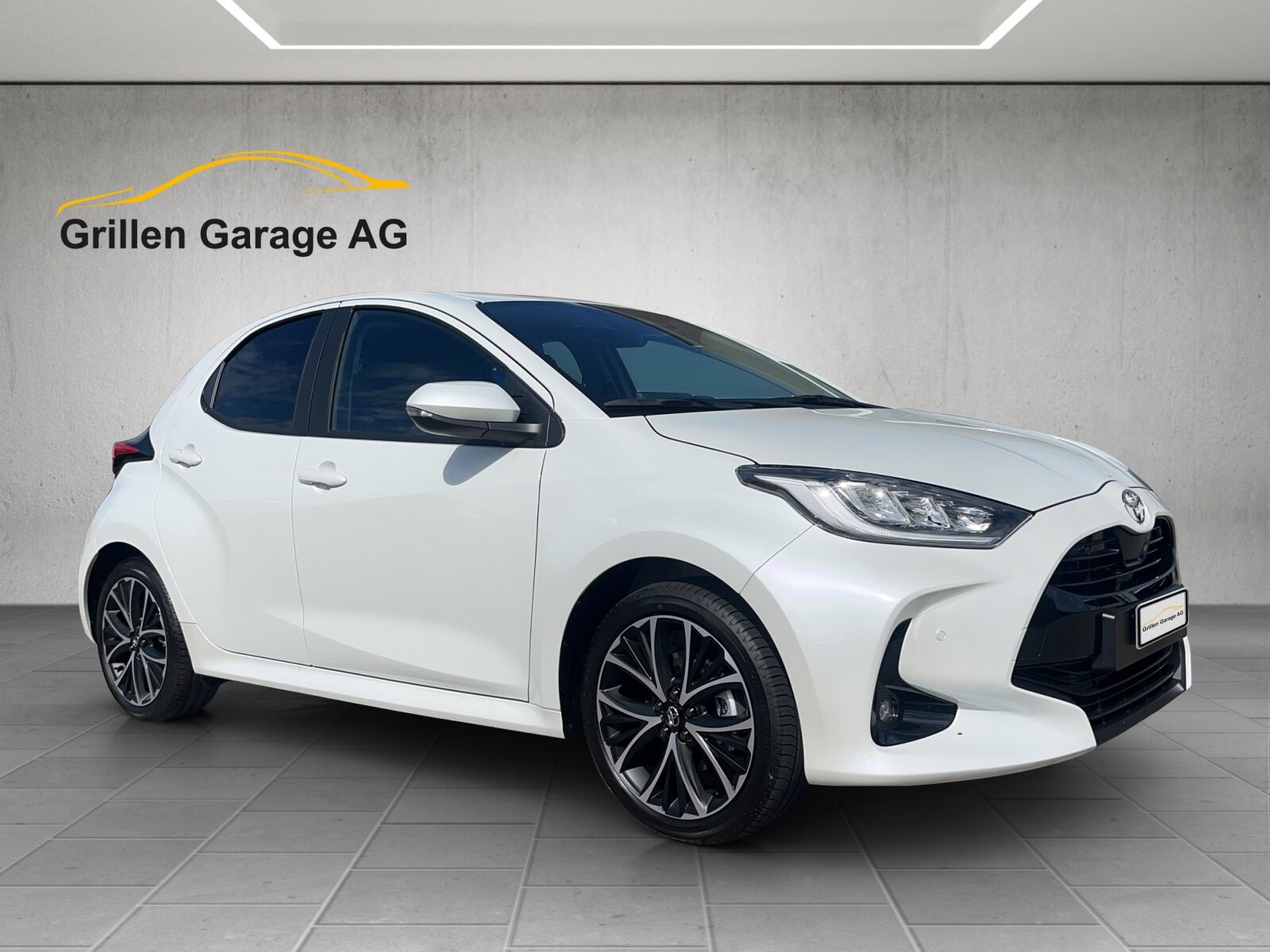 TOYOTA Yaris 1.5 VVT-i HSD Teamplayer, Voll-Hybrid Benzin/Elektro, Occasion / Gebraucht, Automatik - 7
