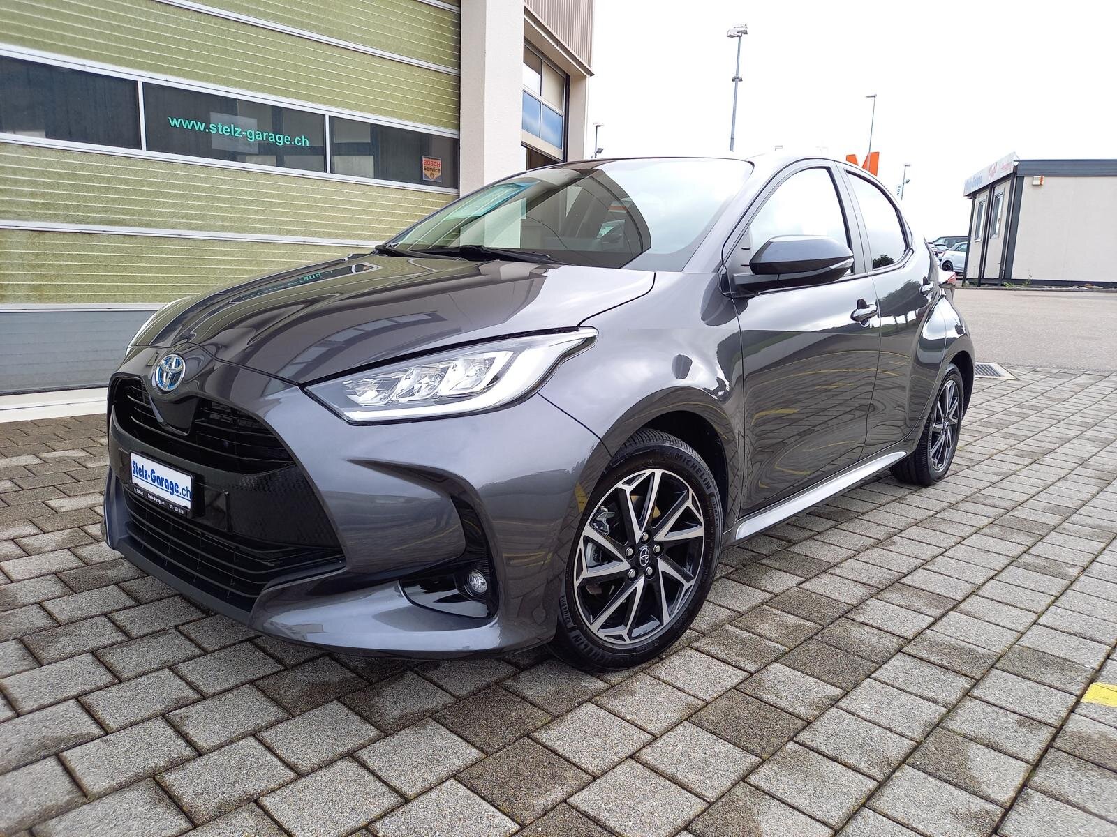 TOYOTA Yaris 1.5 VVT-i HSD Trend