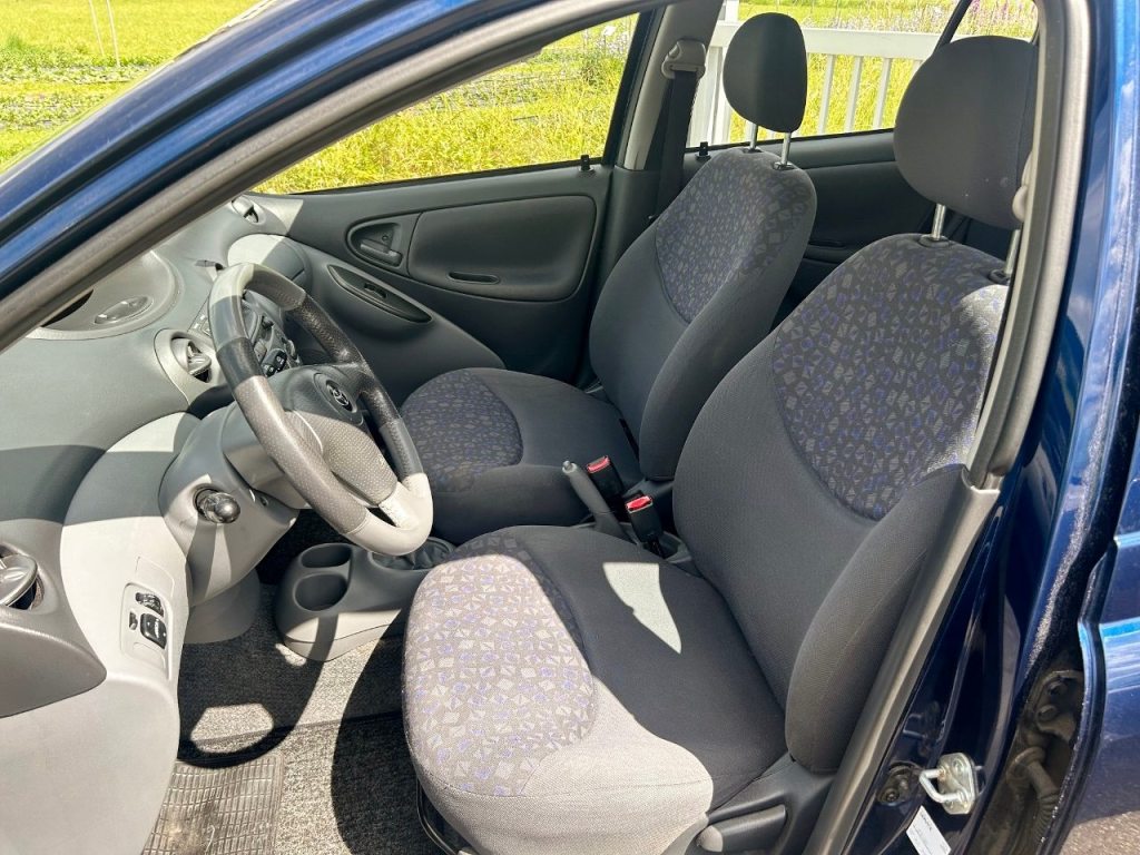 TOYOTA YARIS 1.3 16V Linea Sol, Benzin, Occasion / Gebraucht, Handschaltung - 6
