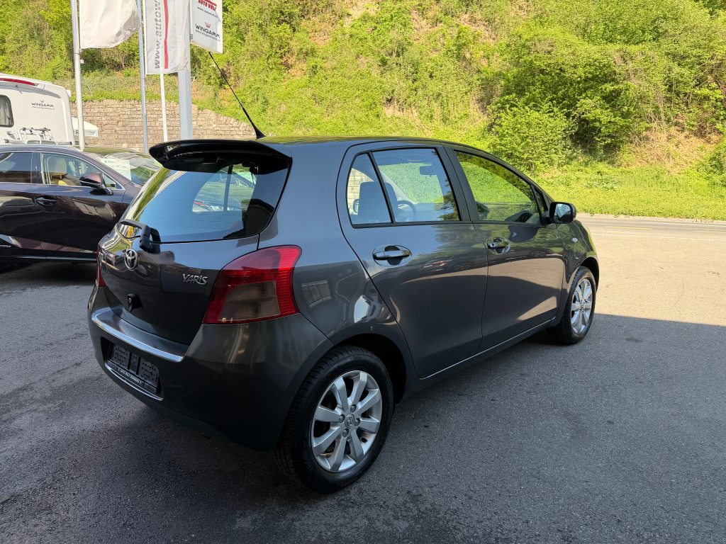 TOYOTA YARIS 1.3 16V Chic, Essence, Occasion / Utilisé, Manuelle - 5