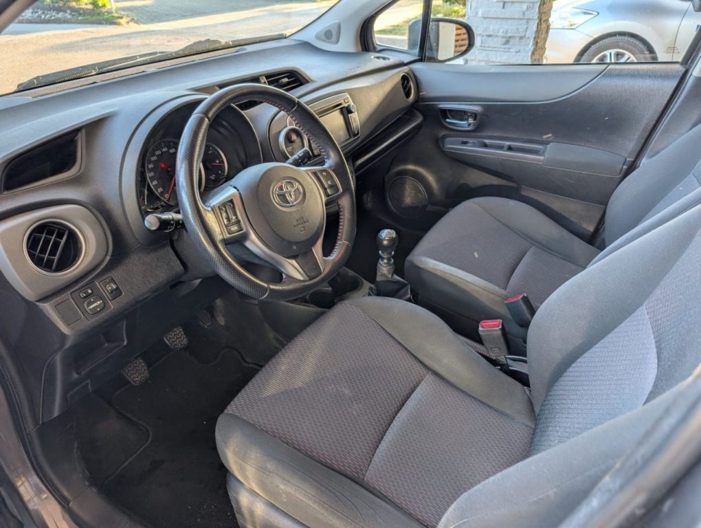 TOYOTA YARIS 1.33 VVT-i Sol, Petrol, Second hand / Used, Manual - 7