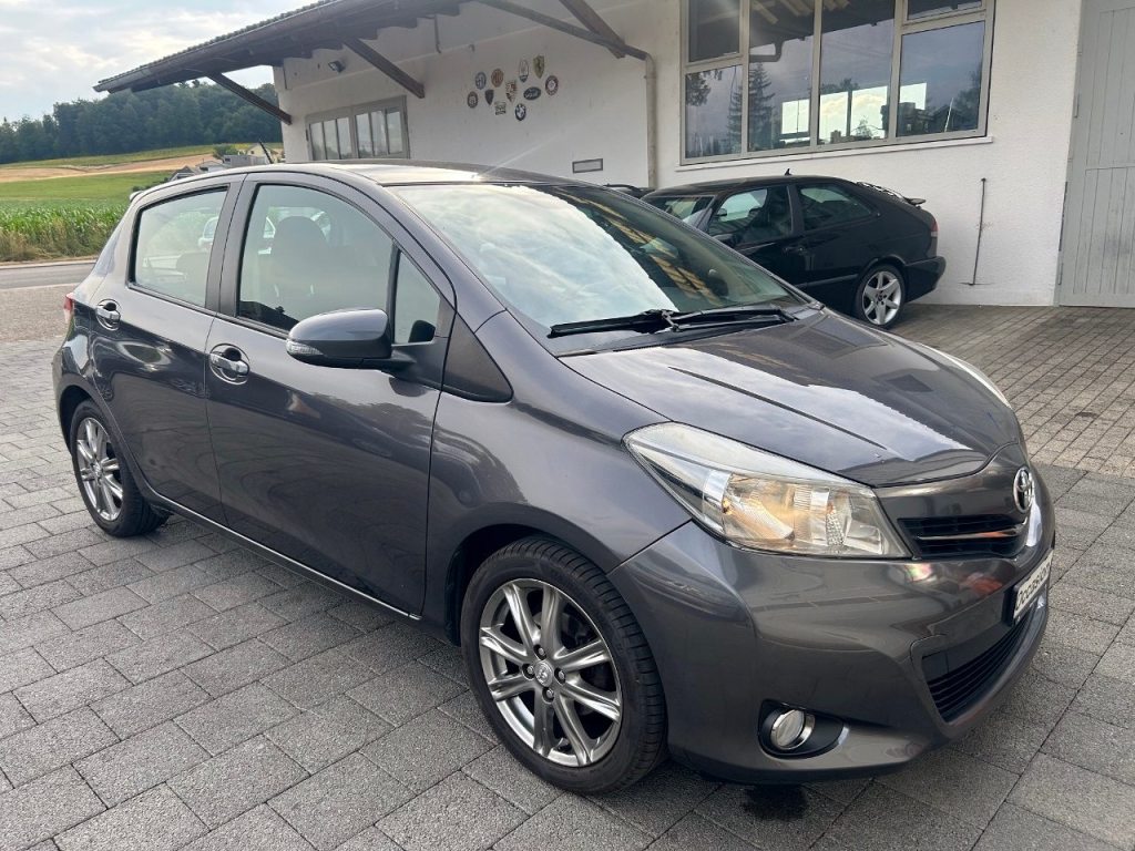 TOYOTA YARIS 1.33 VVT-i Sol, Petrol, Second hand / Used, Manual - 2