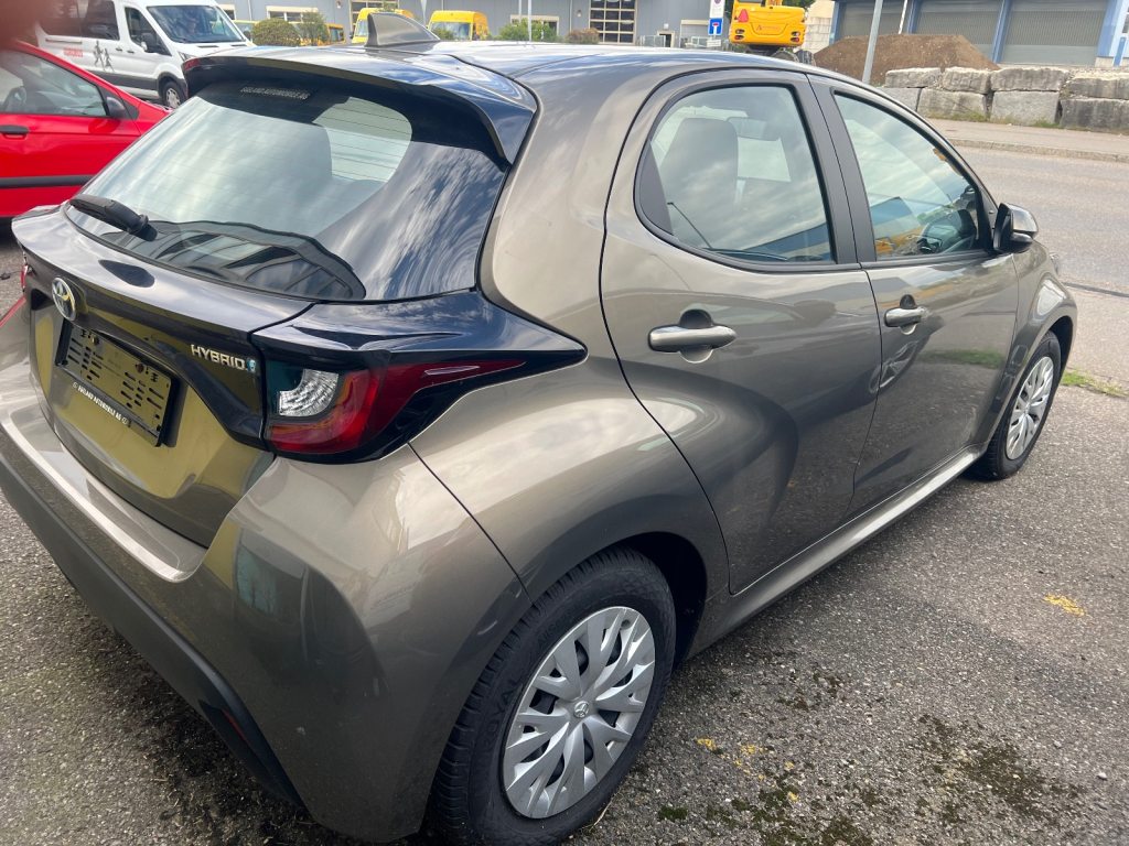TOYOTA YARIS 1.5 VVT-i HSD Comfort, Hybride Intégral Essence/Électricité, Occasion / Utilisé, Automatique - 2
