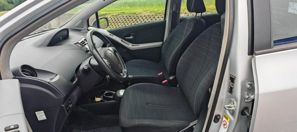 TOYOTA YARIS 1.3 16V Linea Sol, Benzin, Occasion / Gebraucht, Automatik - 6