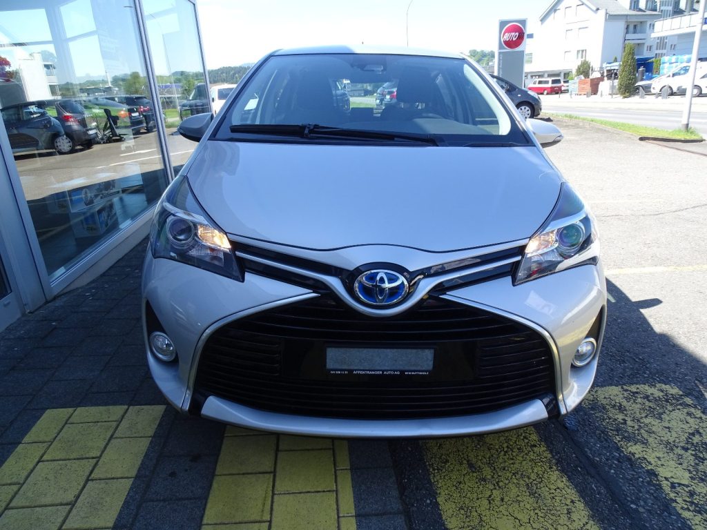 TOYOTA YARIS 1.5 VVT-i HSD Trend