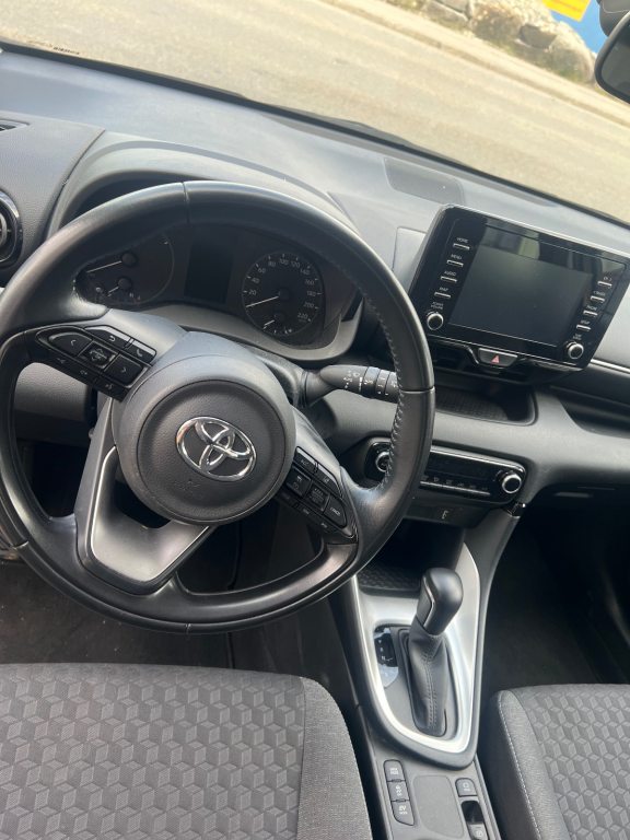TOYOTA YARIS 1.5 VVT-i HSD Comfort, Hybride Intégral Essence/Électricité, Occasion / Utilisé, Automatique - 4