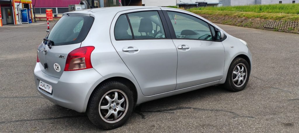 TOYOTA YARIS 1.3 16V Linea Sol, Benzin, Occasion / Gebraucht, Automatik - 3