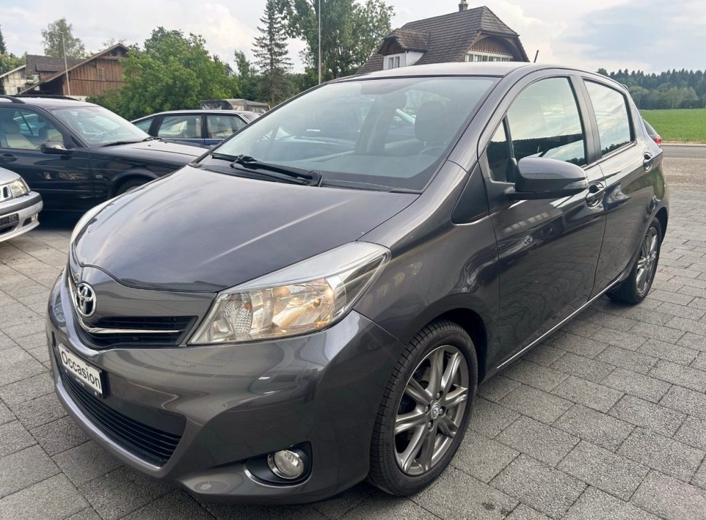 TOYOTA YARIS 1.33 VVT-i Sol, Petrol, Second hand / Used, Manual - 4