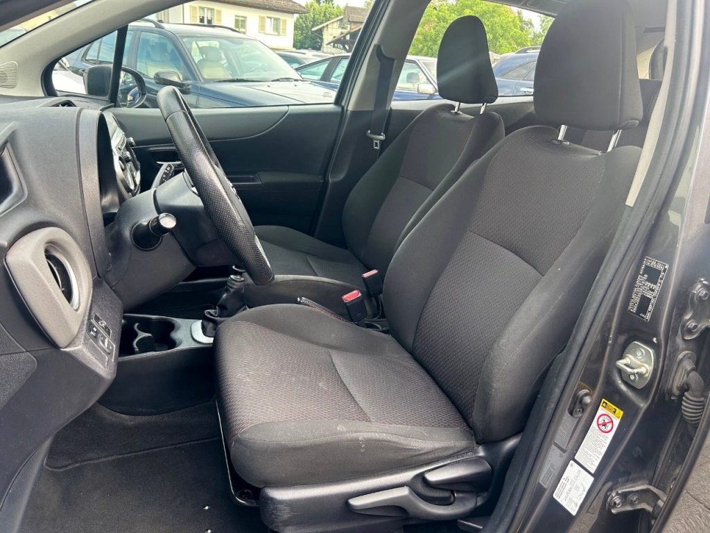 TOYOTA YARIS 1.33 VVT-i Sol, Petrol, Second hand / Used, Manual - 5