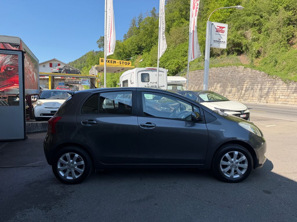 TOYOTA YARIS 1.3 16V Chic, Essence, Occasion / Utilisé, Manuelle - 6
