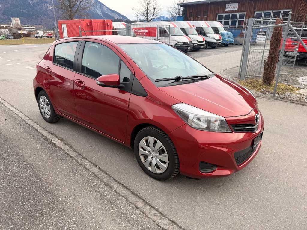 TOYOTA YARIS 1.33 VVT-i Linea Luna, Petrol, Second hand / Used, Manual - 2