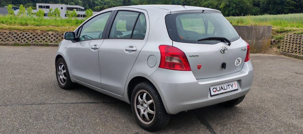 TOYOTA YARIS 1.3 16V Linea Sol, Benzin, Occasion / Gebraucht, Automatik - 4
