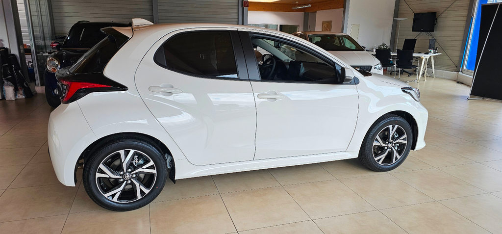 TOYOTA Yaris 1.5 VVT-i Hybrid Sport, Hybride Intégral Essence/Électricité, Voiture de démonstration, Automatique - 3