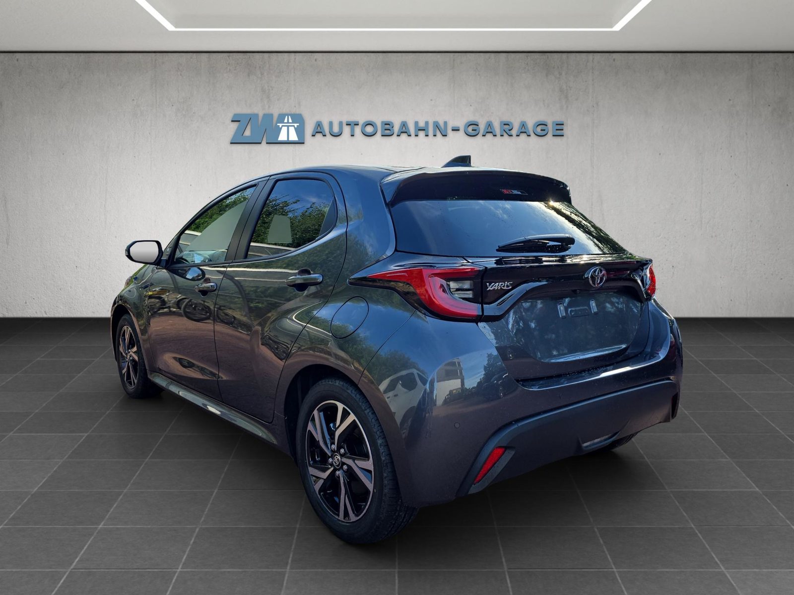 TOYOTA Yaris 1.5 VVT-i HSD Trend, Full-Hybrid Petrol/Electric, Ex-demonstrator, Automatic - 3