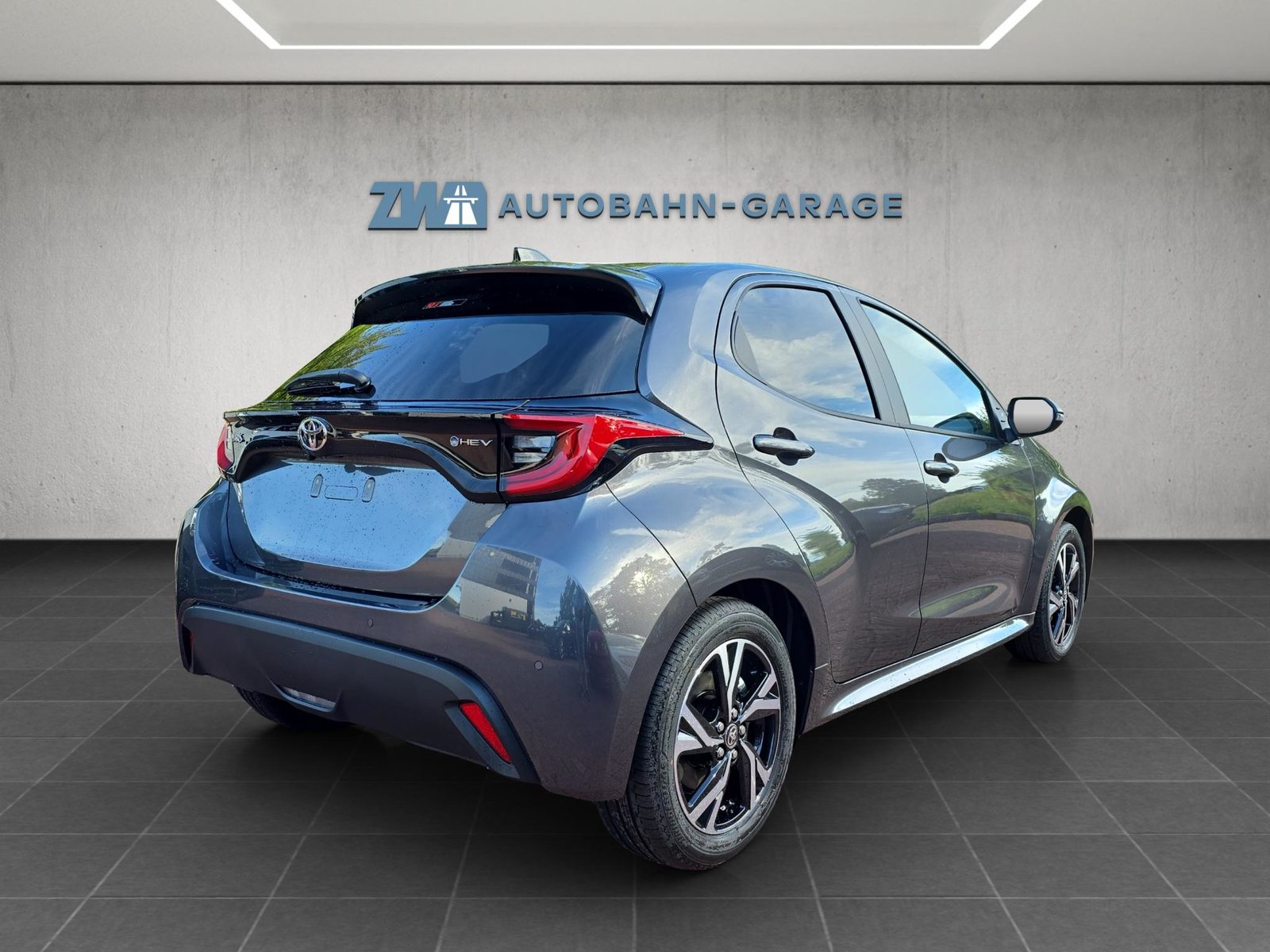 TOYOTA Yaris 1.5 VVT-i HSD Trend, Full-Hybrid Petrol/Electric, Ex-demonstrator, Automatic - 5