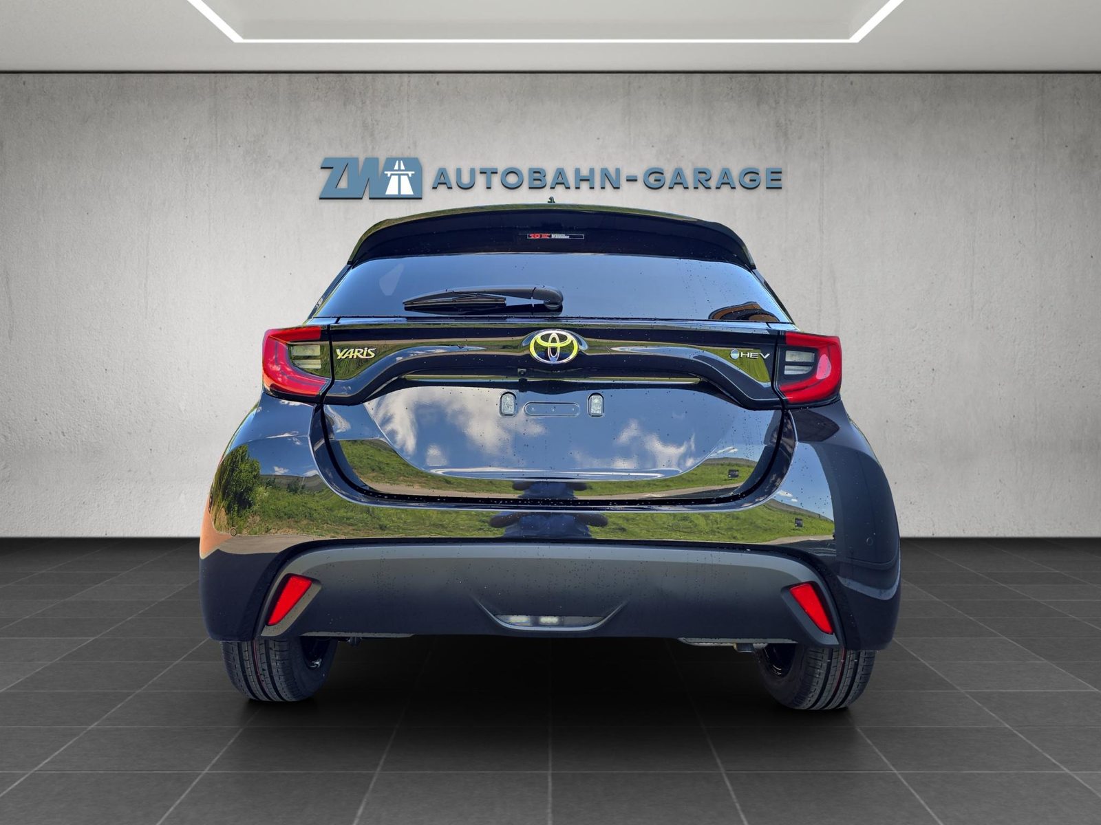 TOYOTA Yaris 1.5 VVT-i HSD Trend, Full-Hybrid Petrol/Electric, Ex-demonstrator, Automatic - 4