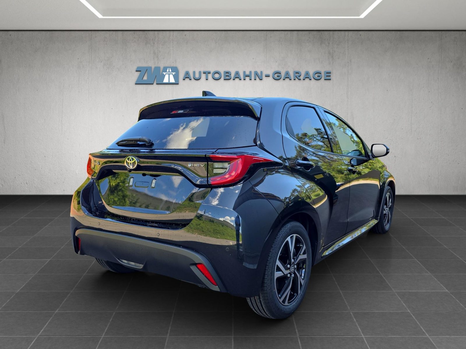 TOYOTA Yaris 1.5 VVT-i HSD Trend, Full-Hybrid Petrol/Electric, Ex-demonstrator, Automatic - 5