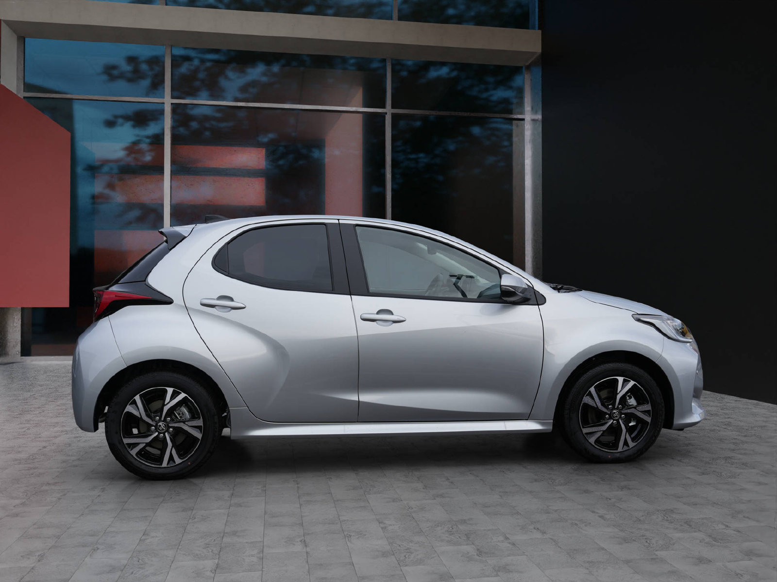 TOYOTA Yaris 1.5 VVT-i HSD Trend Dynamic, Full-Hybrid Petrol/Electric, Ex-demonstrator, Automatic - 6