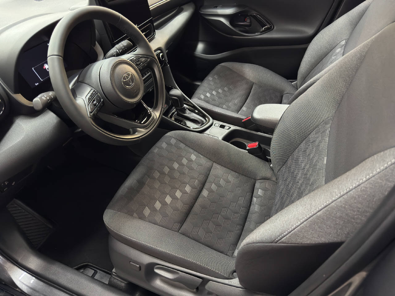 TOYOTA Yaris 1.5 VVT-i HSD Trend, Voll-Hybrid Benzin/Elektro, Vorführwagen, Automatik - 5
