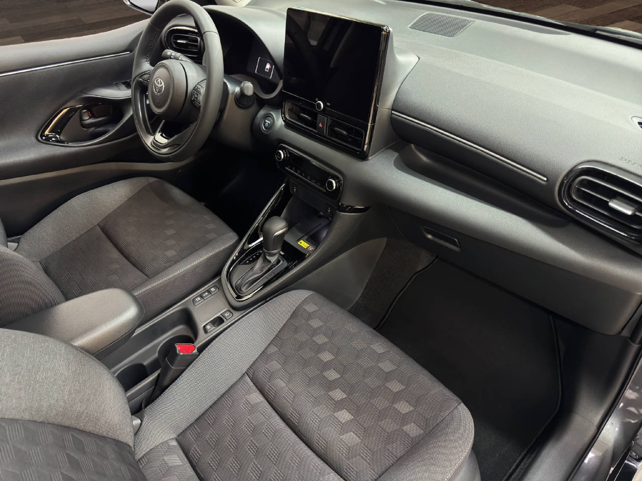 TOYOTA Yaris 1.5 VVT-i HSD Trend, Voll-Hybrid Benzin/Elektro, Vorführwagen, Automatik - 7