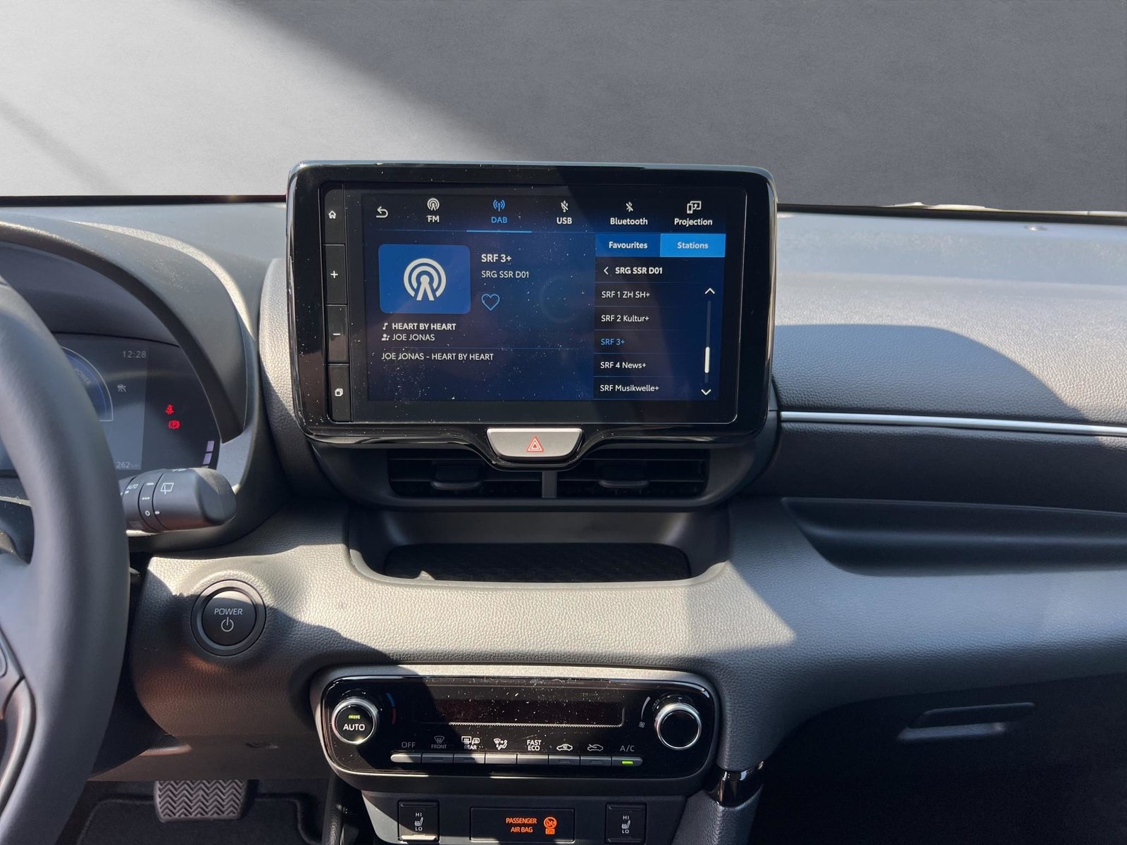 TOYOTA Yaris 1.5 VVT-i HSD Trend, Hybride Intégral Essence/Électricité, Voiture de démonstration, Automatique - 6