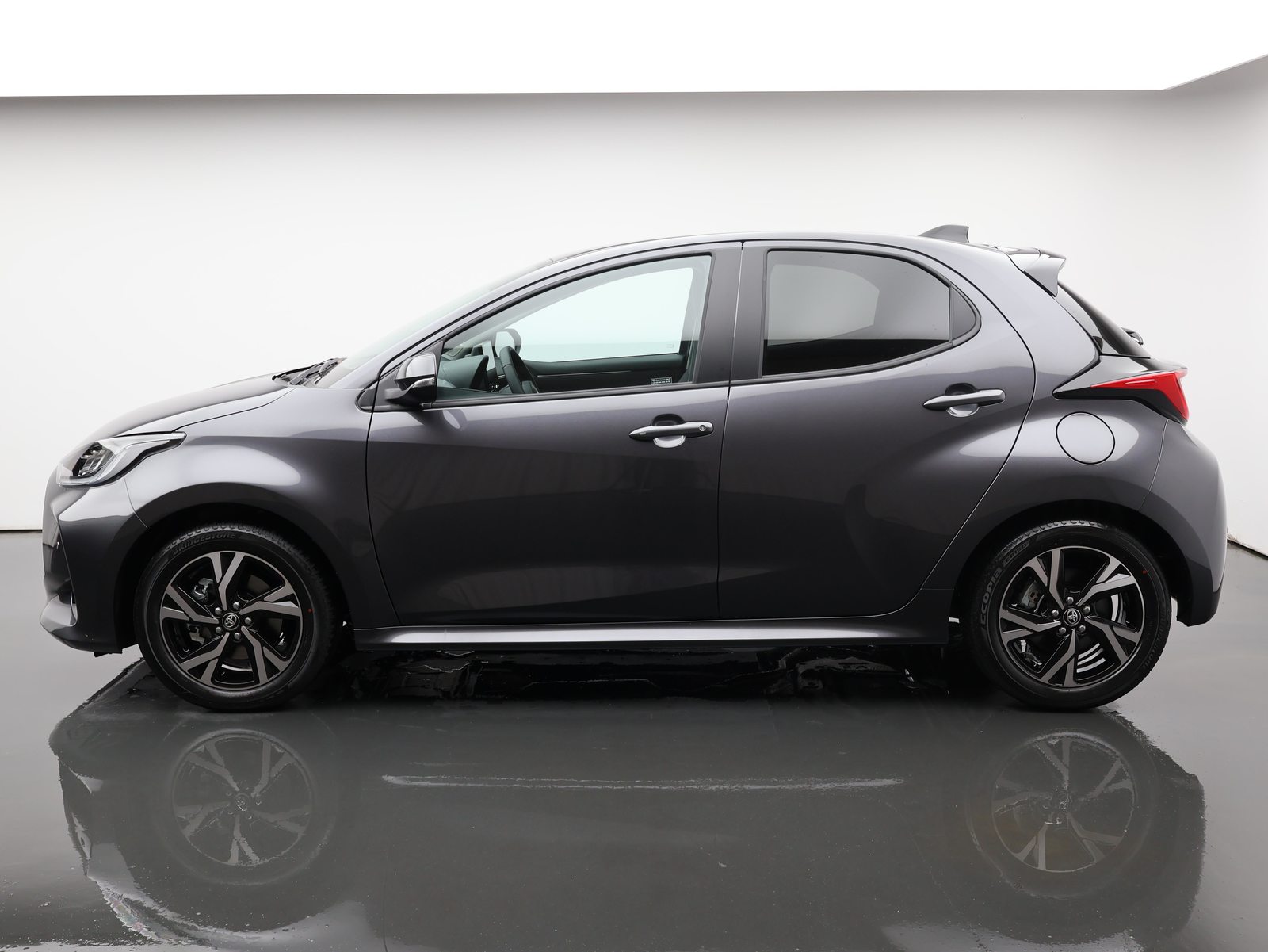 TOYOTA Yaris 1.5 VVT-i HSD Trend ab 1.99% Leasing, Hybride Intégral Essence/Électricité, Voiture de démonstration, Automatique - 2