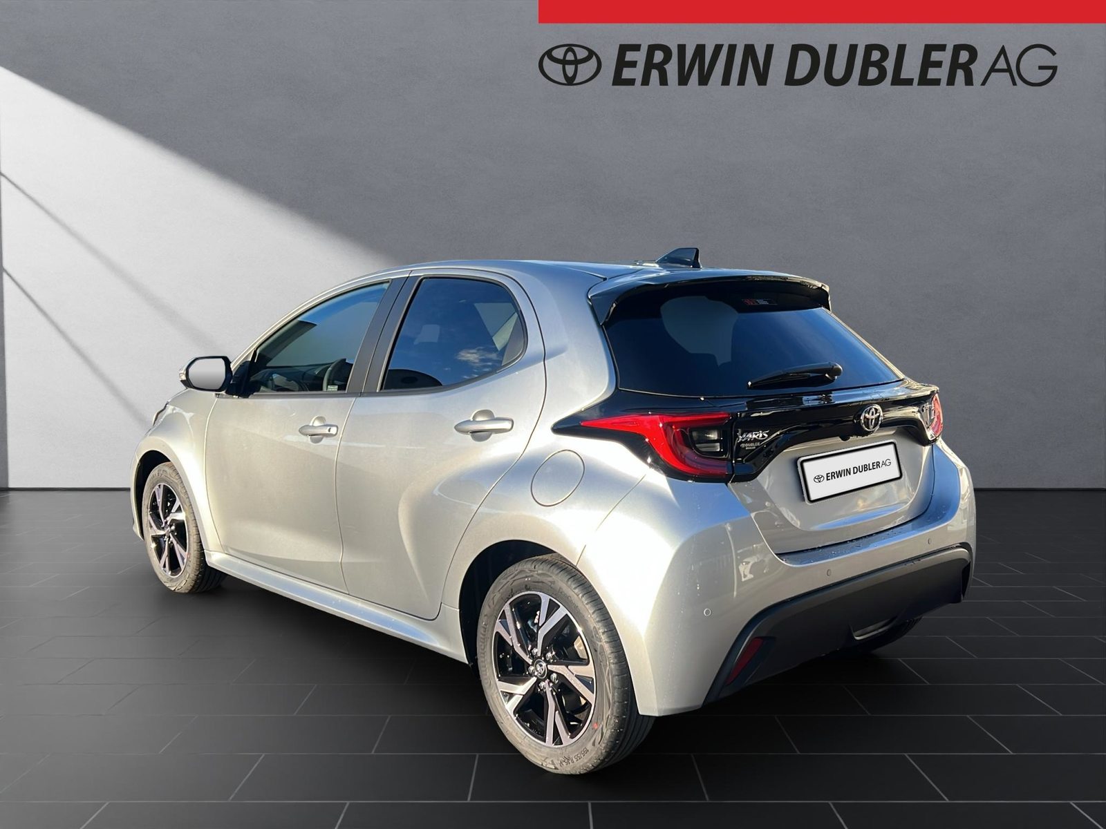 TOYOTA Yaris 1.5 VVT-i HSD Trend, Full-Hybrid Petrol/Electric, Ex-demonstrator, Automatic - 3