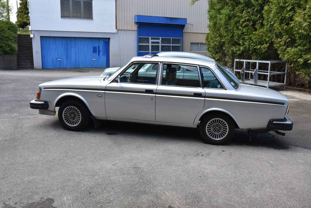 VOLVO DL (Jubiläumsmodell 50 Jahre Volvo), Essence, Occasion / Utilisé, Manuelle - 2