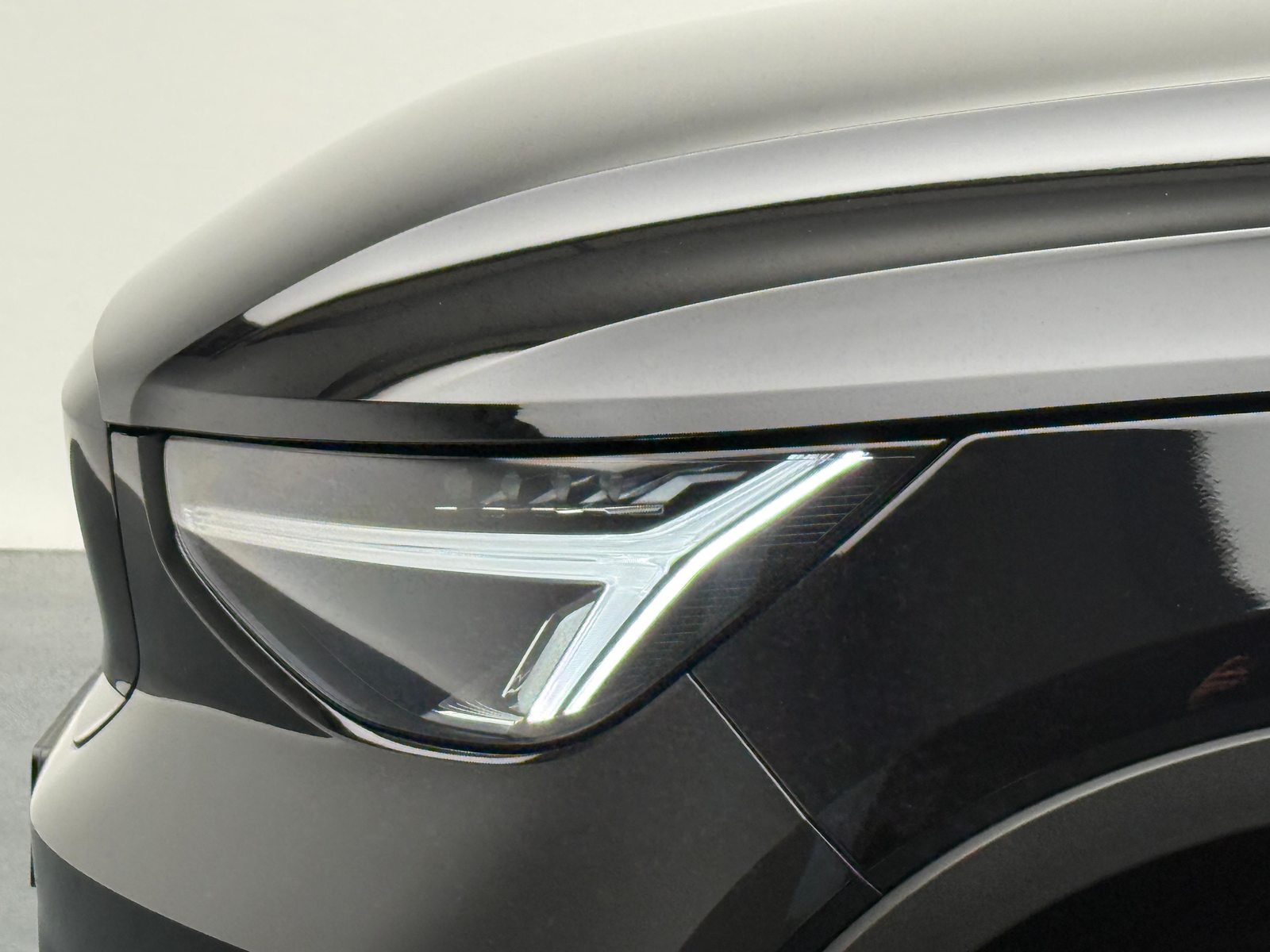 VOLVO C40 E80 Plus AWD, Elektro, Occasion / Gebraucht, Automatik - 4